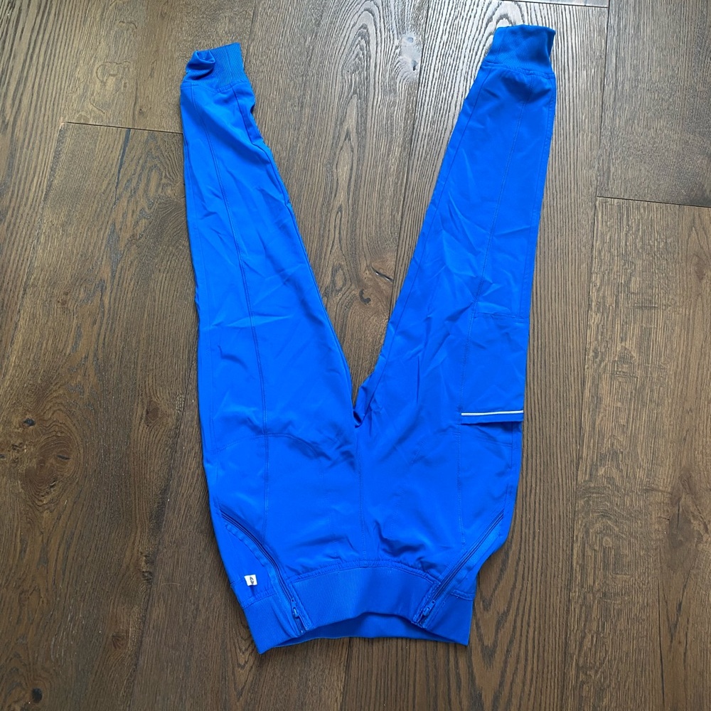 Blue scrub pants never worn